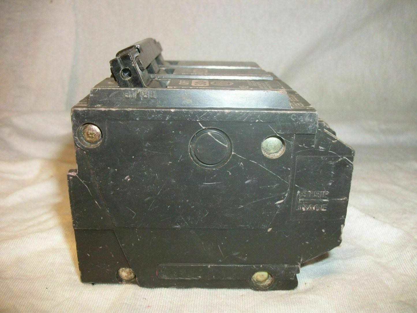 GE THQL CIRCUIT BREAKER THQL32030 30AMP 240VOLT 3POLE