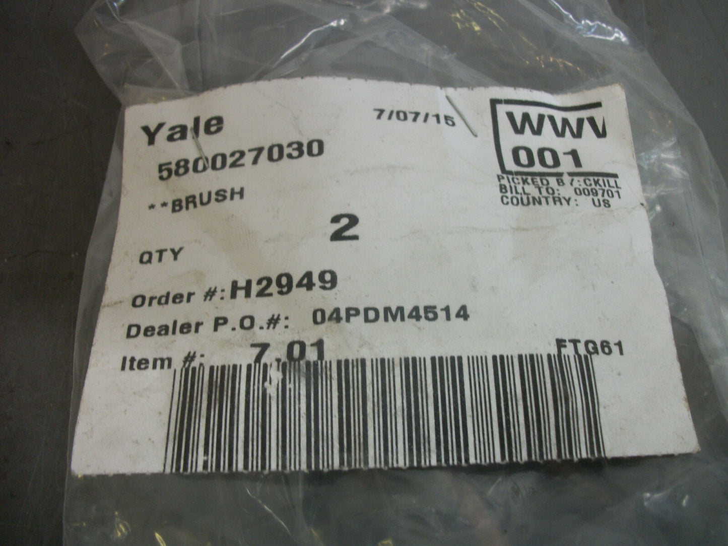 YALE LOT OF 2 BRUSHES 580027030 NEW