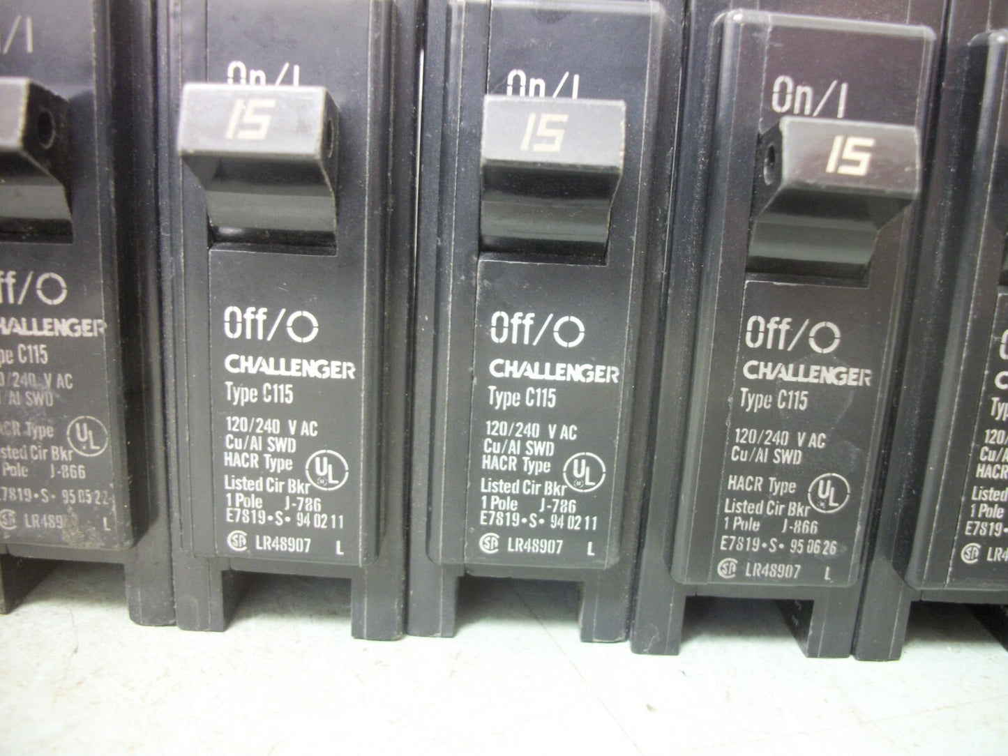 CHALLENGER LOT OF 8 TYPE C CIRCUIT BREAKERS C115 15AMP 240VOLT 1POLE