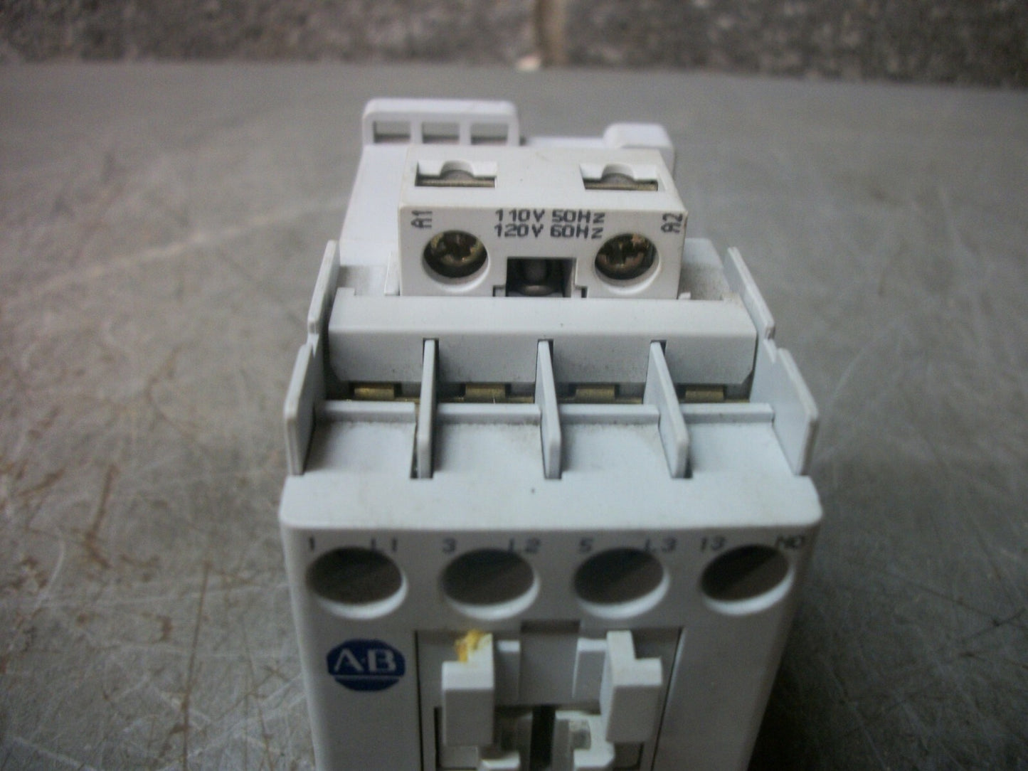 ALLEN-BRADLEY CONTACTOR 100-C09*10 25AMP 120VCOIL 3PH 600V 7.5HP