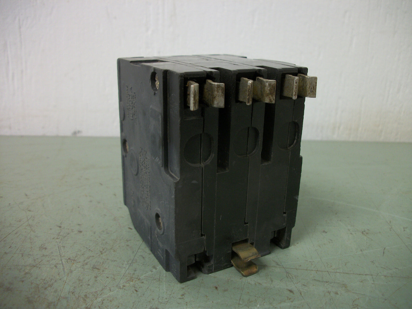 SQUARE D QO CIRCUIT BREAKER QO315 15AMP 240VOLT 3POLE