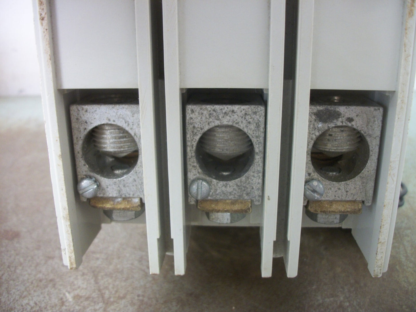 ABB SACE S4 S4N CIRCUIT BREAKER 122160023-001 250AMP 600VOLT 3POLE SHUNT+AUX NOB