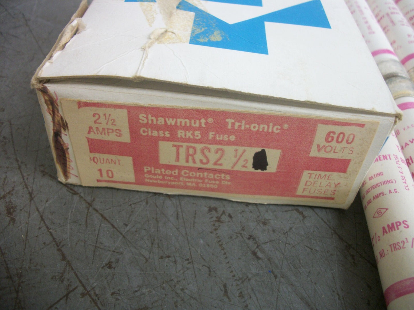 GOULD SHAWMUT BOX OF 10 TRI-ONIC FUSES TRS2-1/2 TRS2-1/2AMP 600VOLT NIB