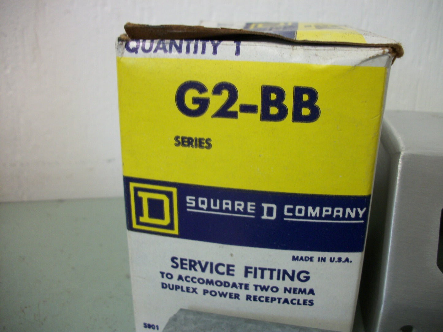 SQUARE D SERVICE FITTING TO ACCOMODATE 2 DUPLEX RECEPTACLES G2-BB NIB