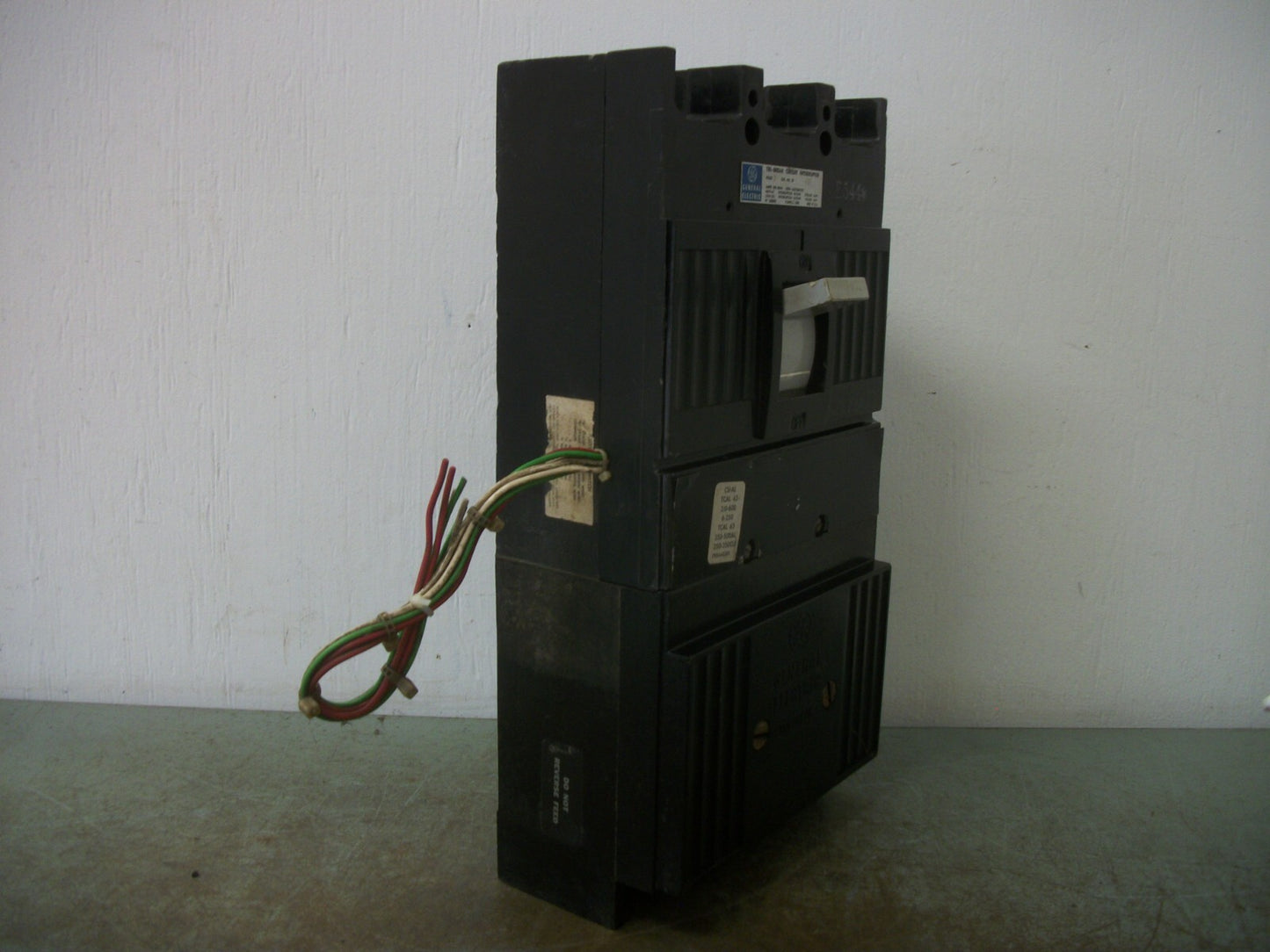 GE TRI-BREAK TB CIRCUIT BREAKER TB43F 400AMP 600VOLT 3POLE W/AUX