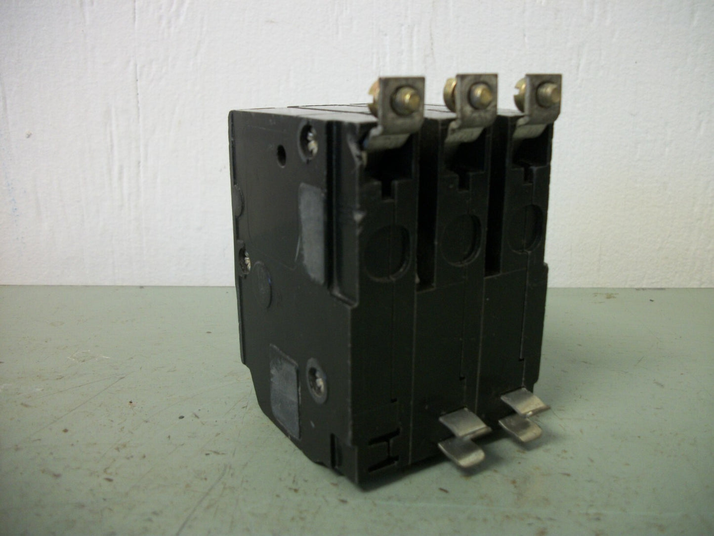 SQUARE D QOB CIRCUIT BREAKER QOB360 60AMP 240VOLT 3POLE OLD