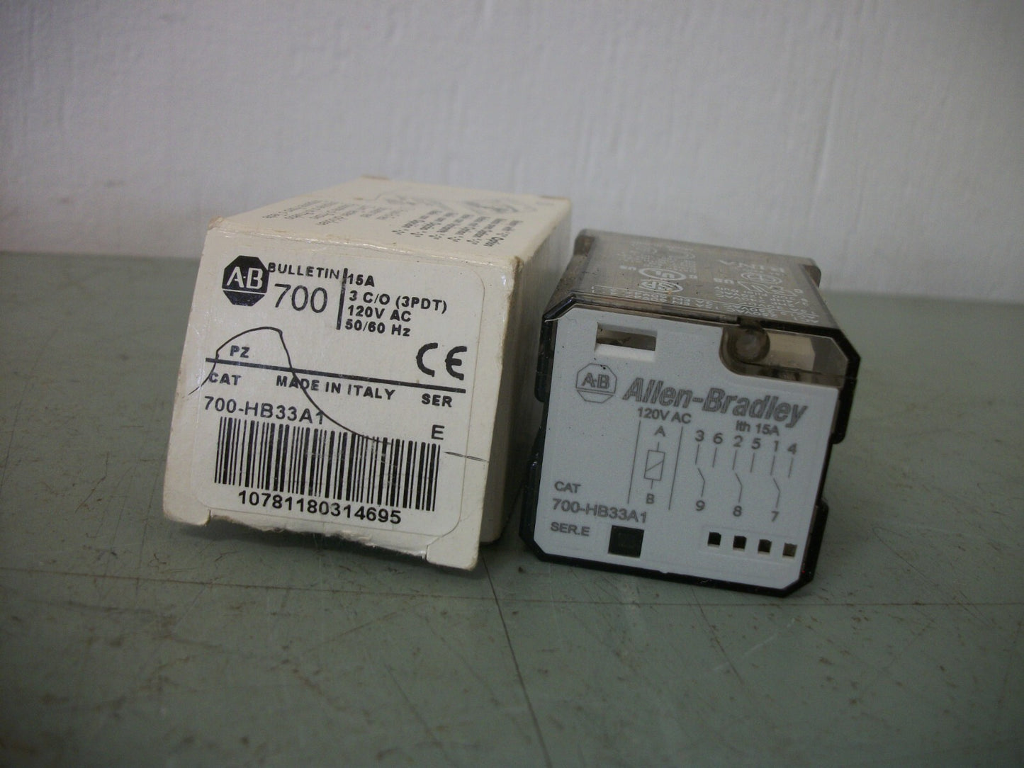 ALLEN-BRADLEY 3PDT PLUG-IN RELAY 700-HB33A1 120VCOIL 15AMP NIB
