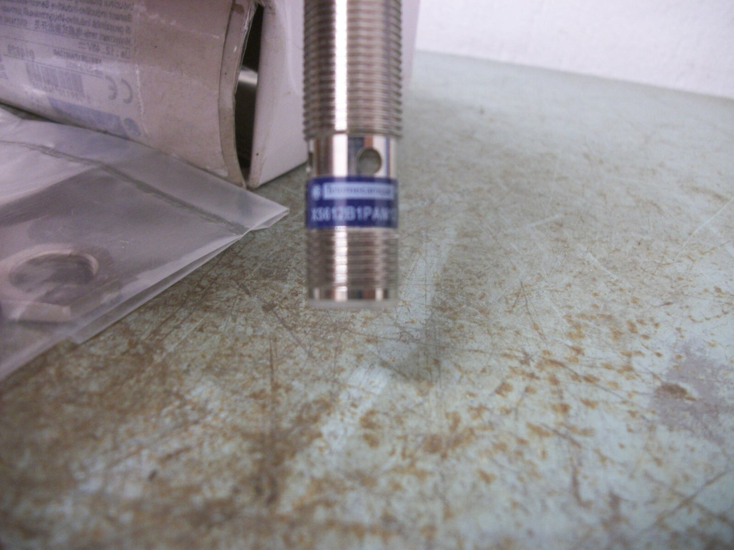 TELEMECANIQUE INDUCTIVE PROXIMITY SWITCH XS612B1PAM12 NIB