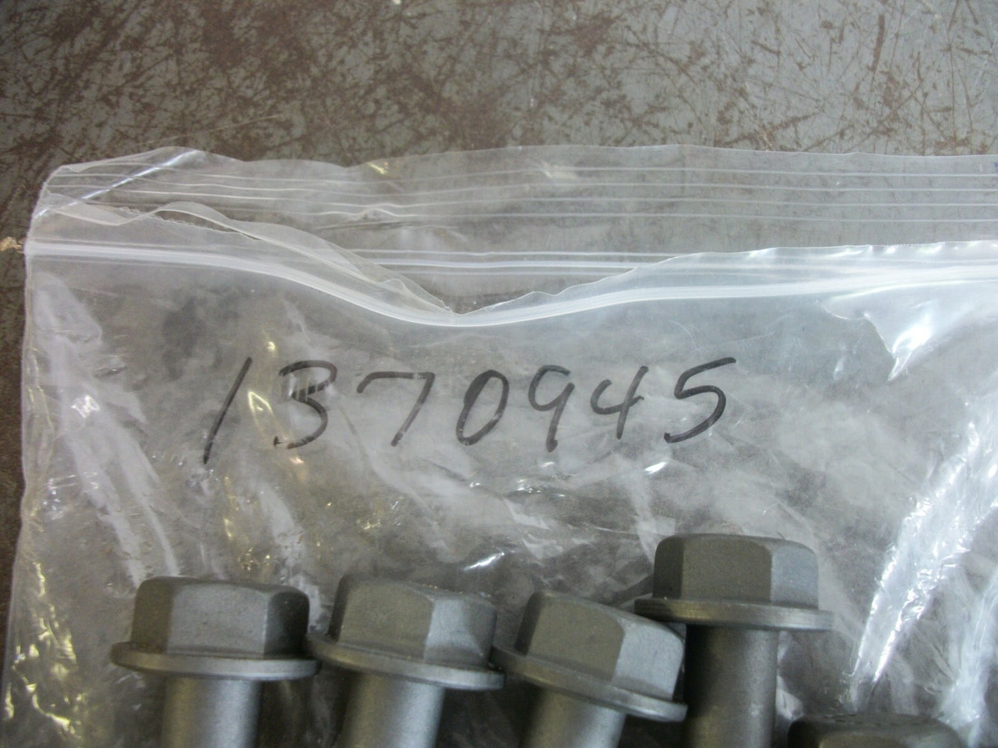 HYSTER LOT OF 6 BOLTS 1370945 NEW