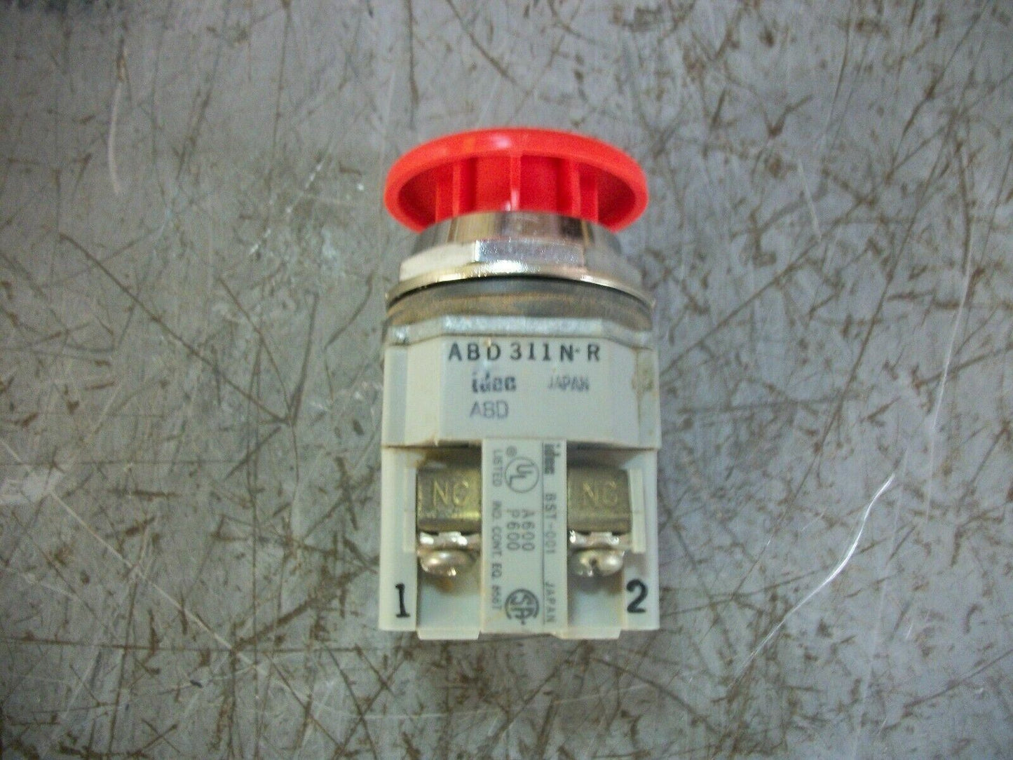 IDEC RED MUSHROOM MOMENTARY PUSHBUTTON ABD311N-R 600VOLT