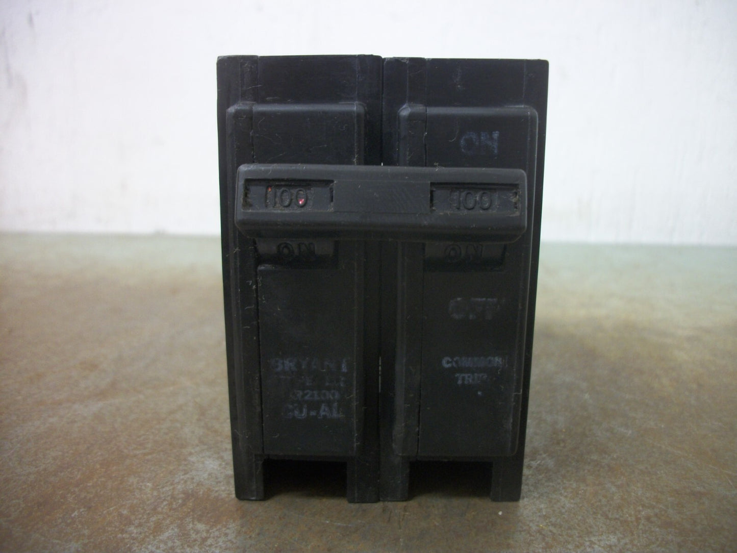 BRYANT BR CIRCUIT BREAKER BR2100 100AMP 240VOLT 2POLE