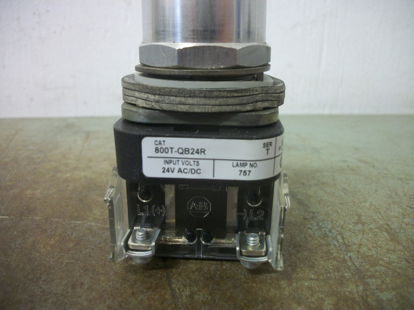 ALLEN-BRADLEY RED ILLUMINATED MOMENTARY PUSHBUTTON 800T-QB24R 24VOLT