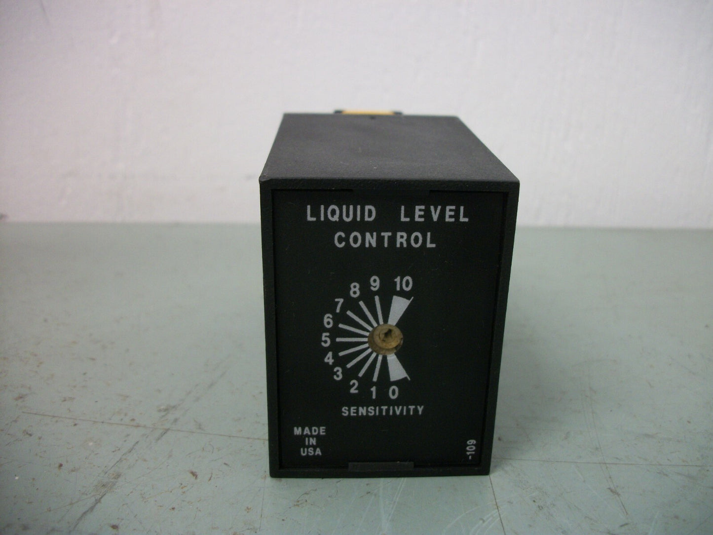 ABB SSAC LIQUID LEVEL CONTROL MODULE LLC42A5A 24VAC