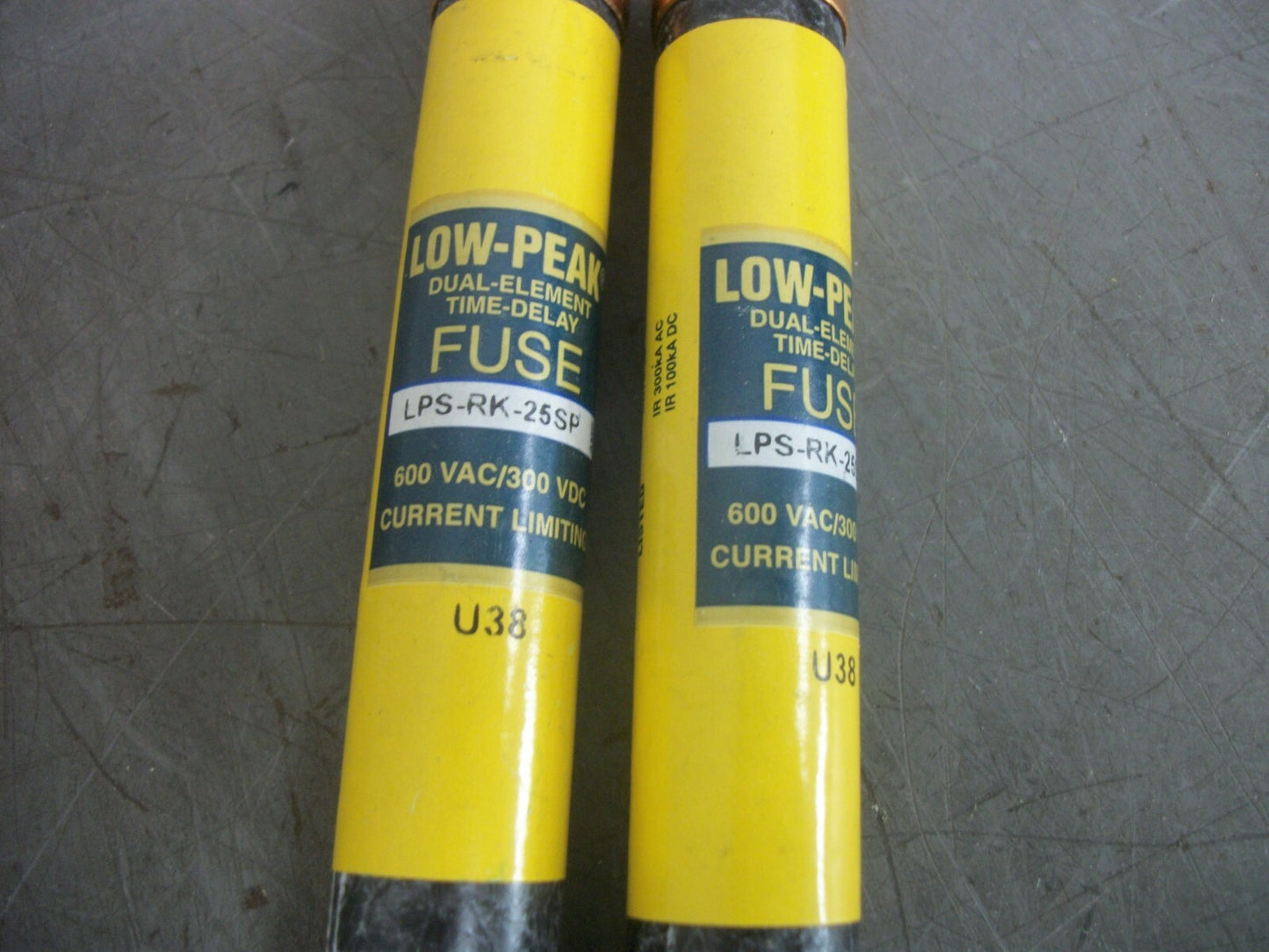 BUSSMANN LOT OF 2 LOW-PEAK FUSES LPS-RK-25SP 25AMP 600VOLT NOB