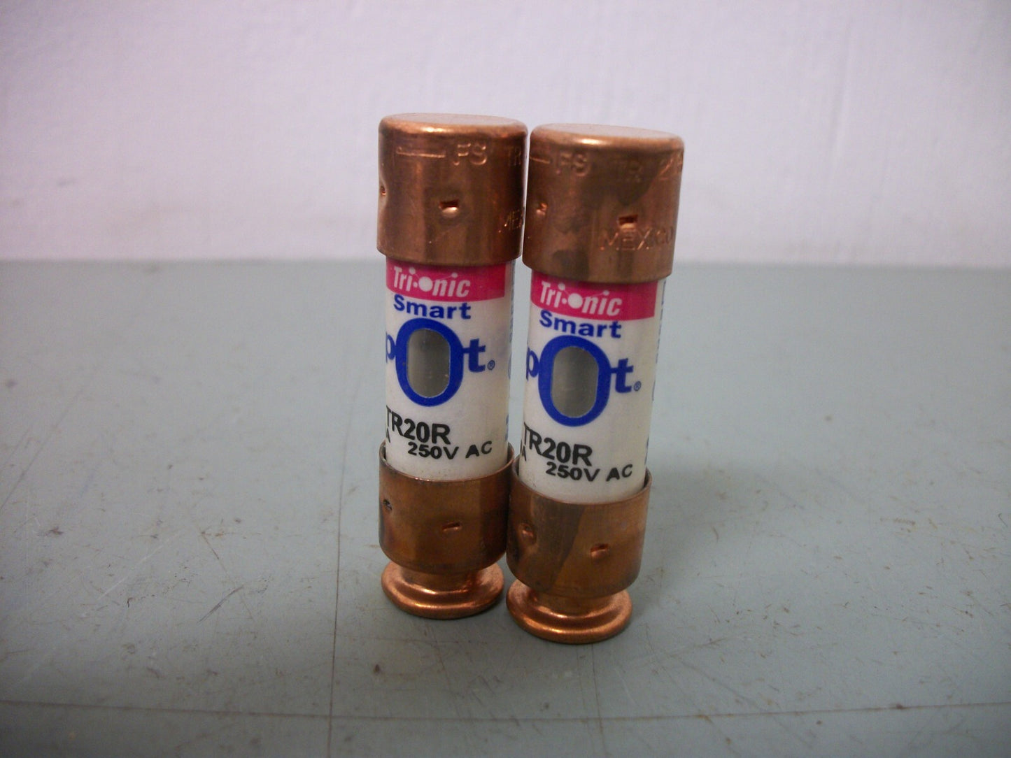 FERRAZ-SHAWMUT LOT OF 2 SMART SPOT FUSES TR20R 20AMP 250VOLT