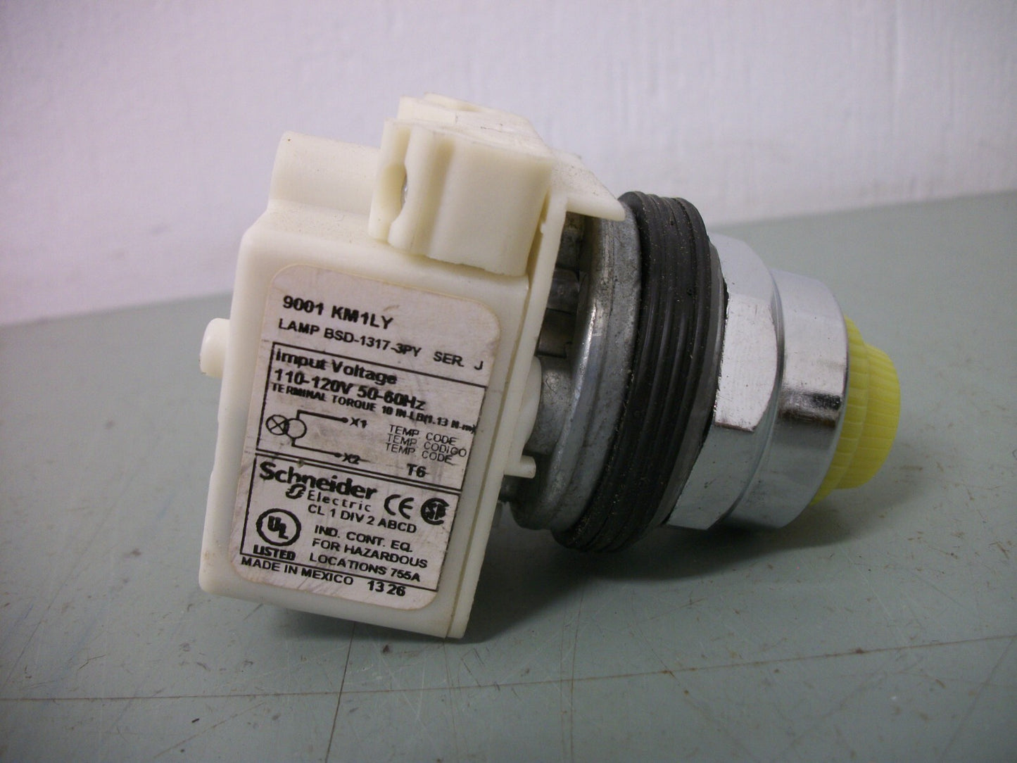 SQUARE D YELLOW ILLUMINATED MOMENTARY PUSHBUTTON 9001KM1LY