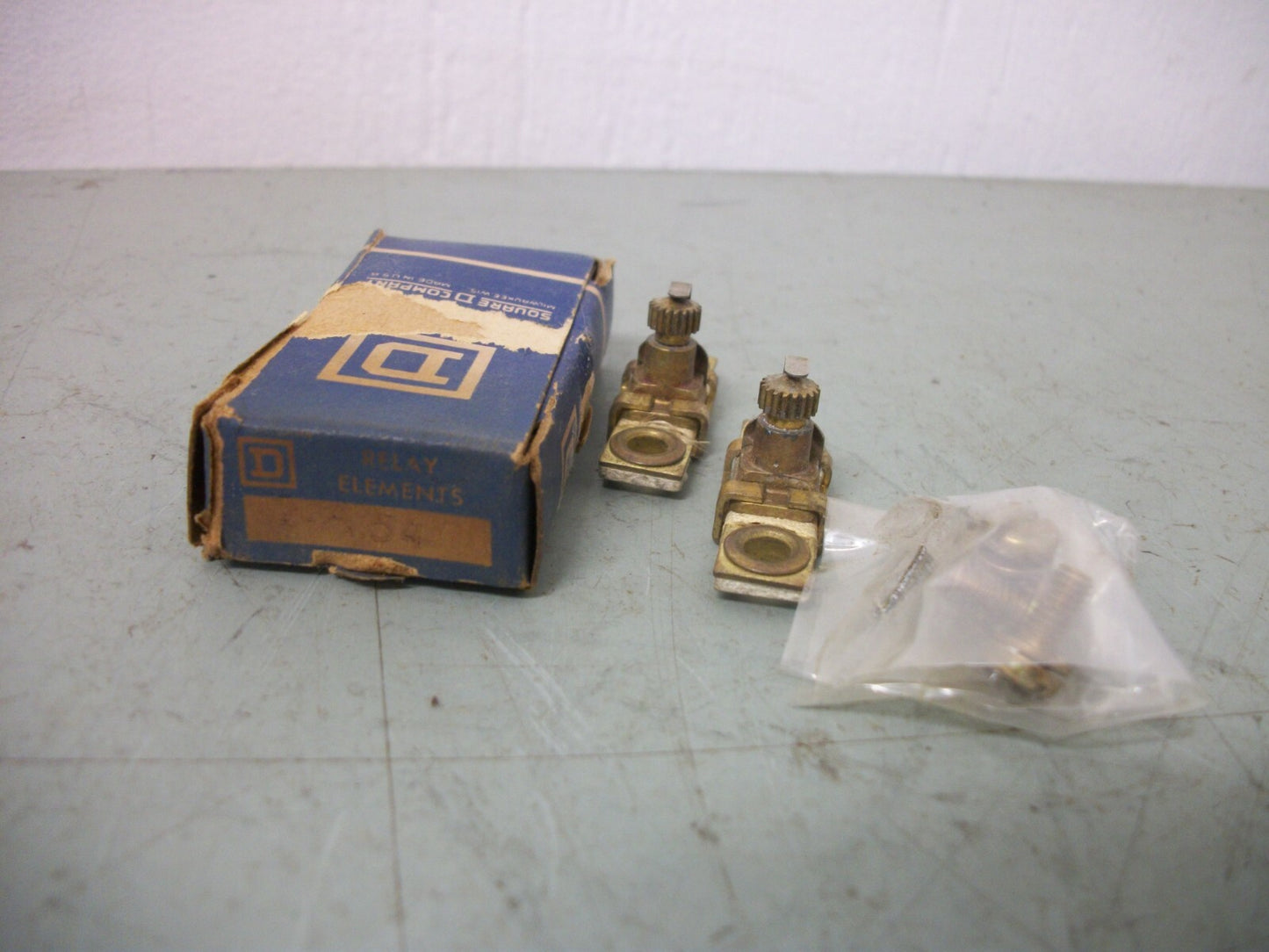 SQUARE D BOX OF 2 OVERLOAD RELAY THERMAL HEATERS A.54 NIB