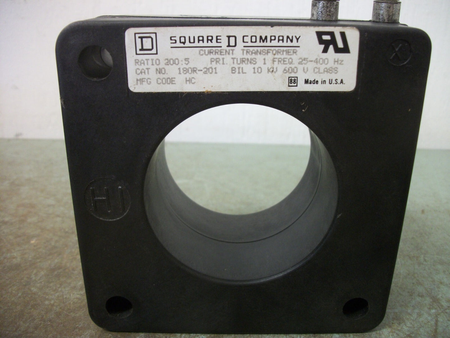 SQUARE D 200:5 RATIO CURRENT TRANSFORMER 180R-201 600VOLT NOB