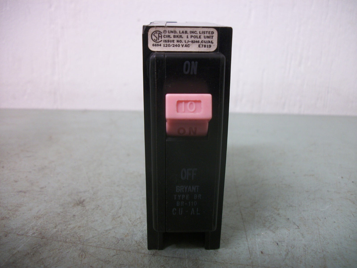 BRYANT BR CIRCUIT BREAKER BR110 10AMP 240VOLT 1POLE NOB