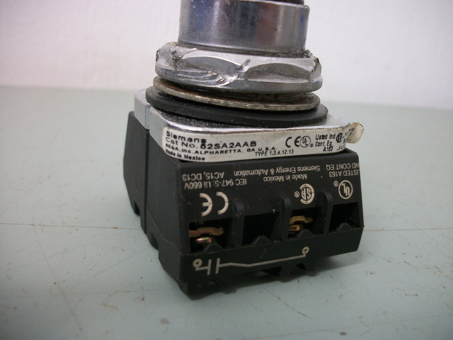 SIEMENS 2-POSITION MAINTAINED SELECTOR SWITCH 52SA2AAB