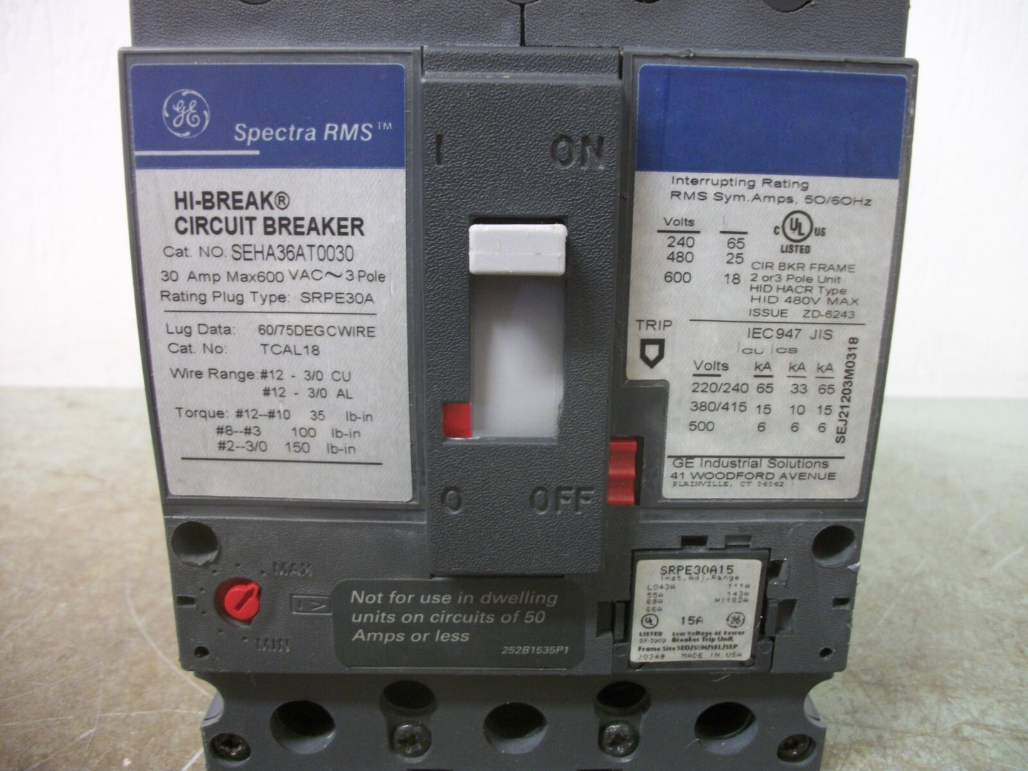 GE SPECTRA SEHA CIRCUIT BREAKER SEHA36AT0030 30AMP 600VOLT 3POLE W/15A TRIP