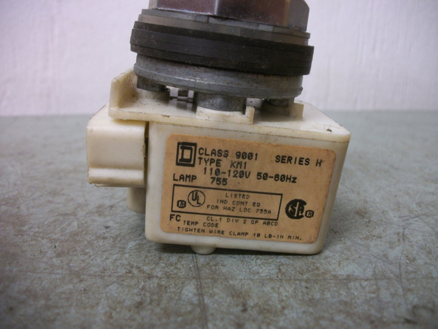 SQUARE D BLUE ILLUMINATED MOMENTARY PUSHBUTTON 9001KM1 120VOLT