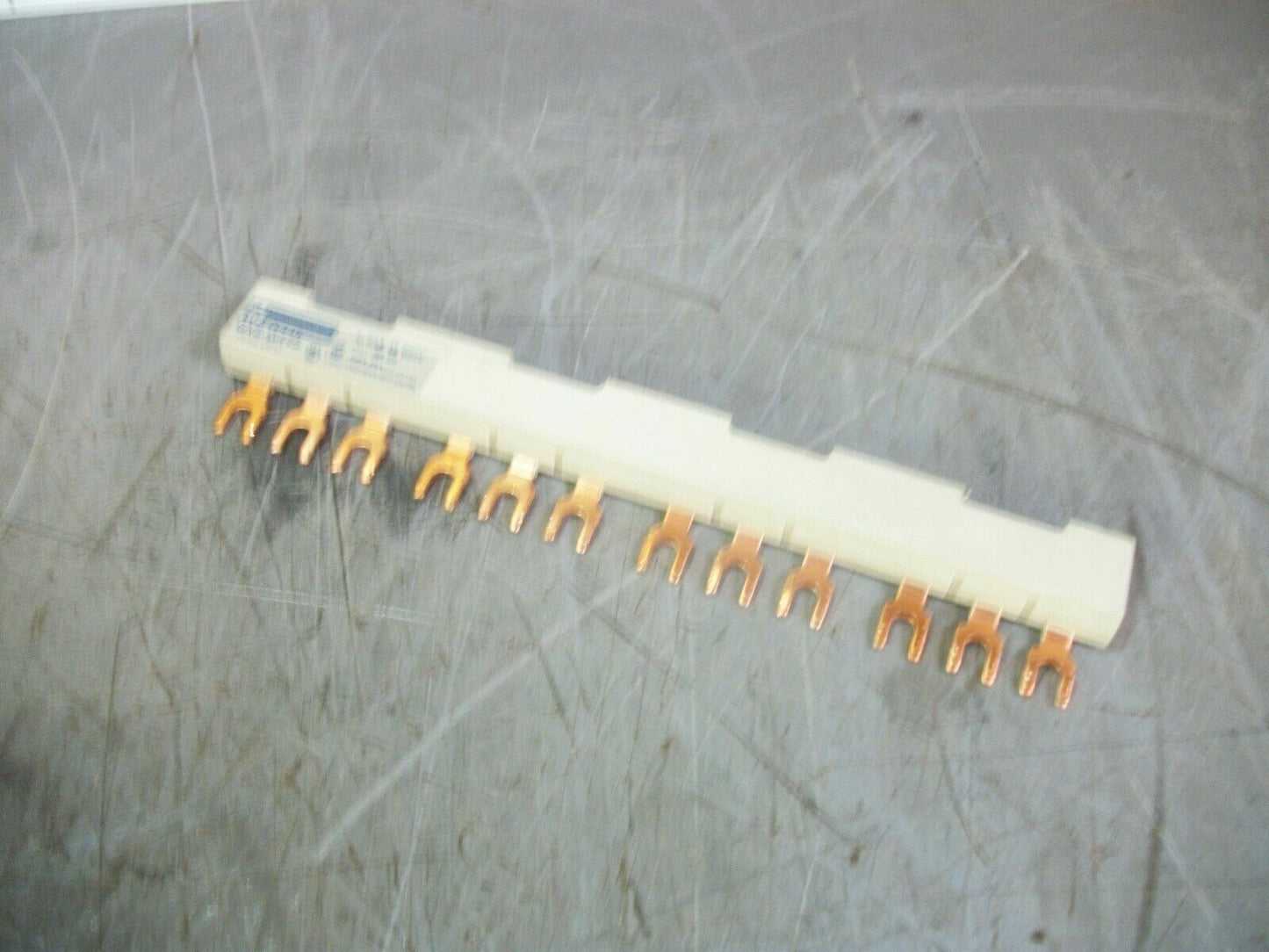 TELEMECANIQUE CONNECTING TERMINAL BUS BAR GV2G445 63AMP 600VOLT