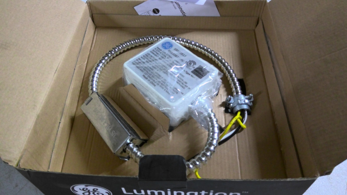 GE 93020513 WHITE LED LUMINAIRES LIGHT RX830835MV 120/277VOLT 36W 3500K NIB