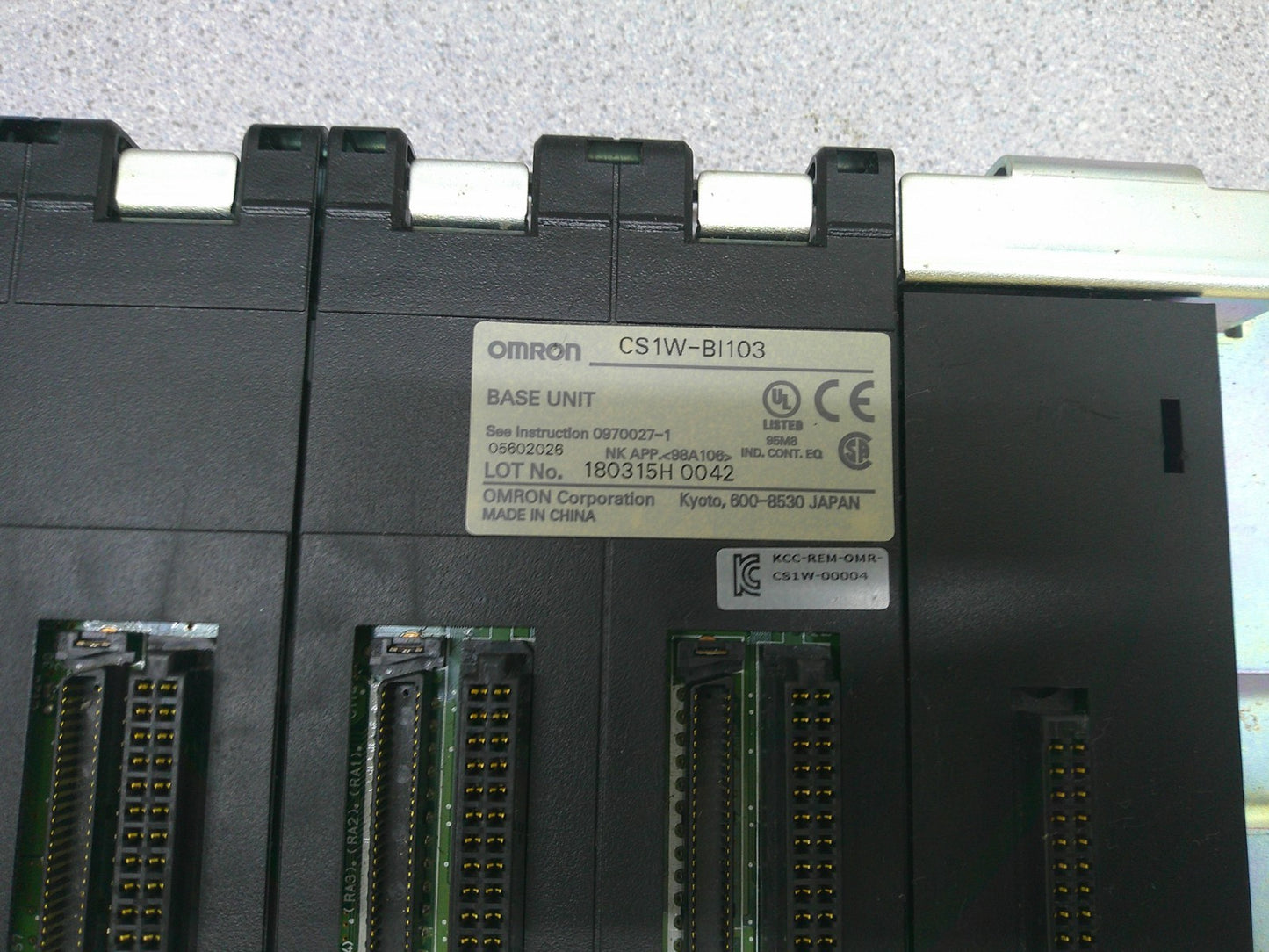 OMRON 10-SLOT PLC BASE UNIT CS1W-BI103