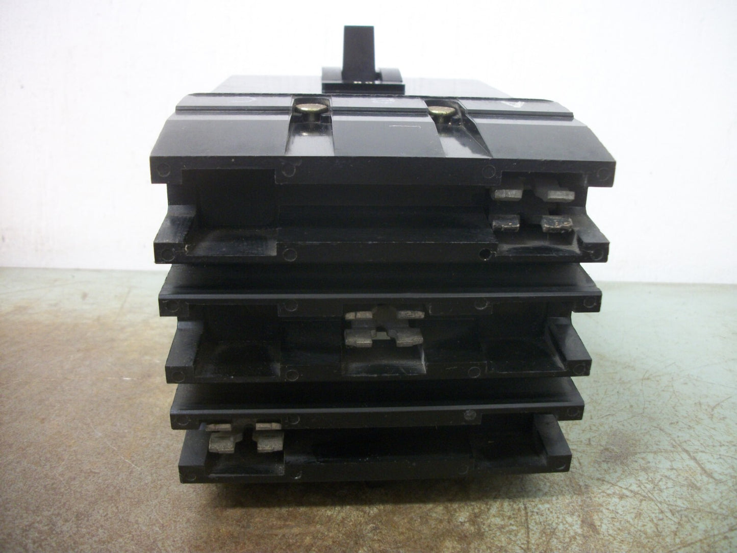 SQUARE D I-LINE FA CIRCUIT BREAKER FA32020 20AMP 240VOLT 3POLE BLACK