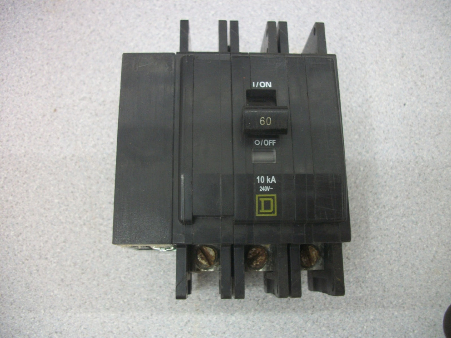 SQUARE D QOU CIRCUIT BREAKER QOU3601021 60AMP 240VOLT 3POLE W/SHUNT