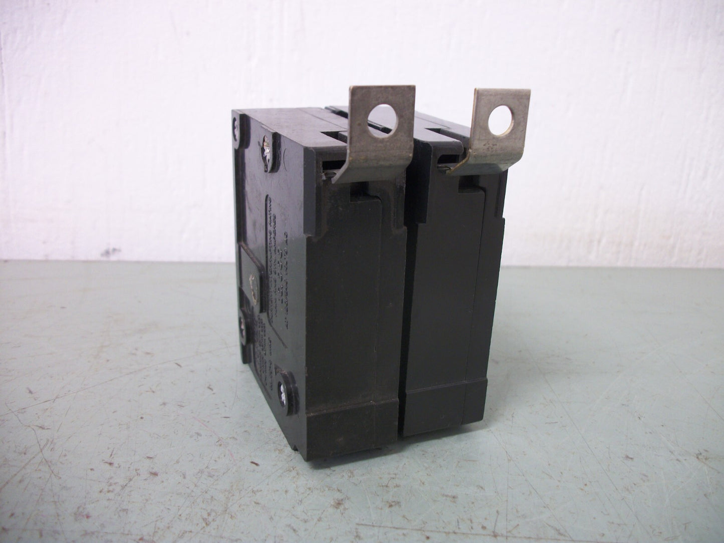 CUTLER-HAMMER LOT OF 2 BA CIRCUIT BREAKERS BAB1030 30AMP 240VOLT 1POLE