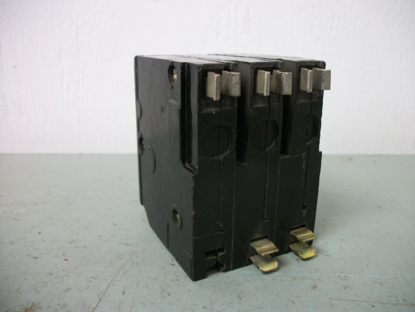 SQUARE D QO CIRCUIT BREAKER QO360 60AMP 240VOLT 3POLE OLD