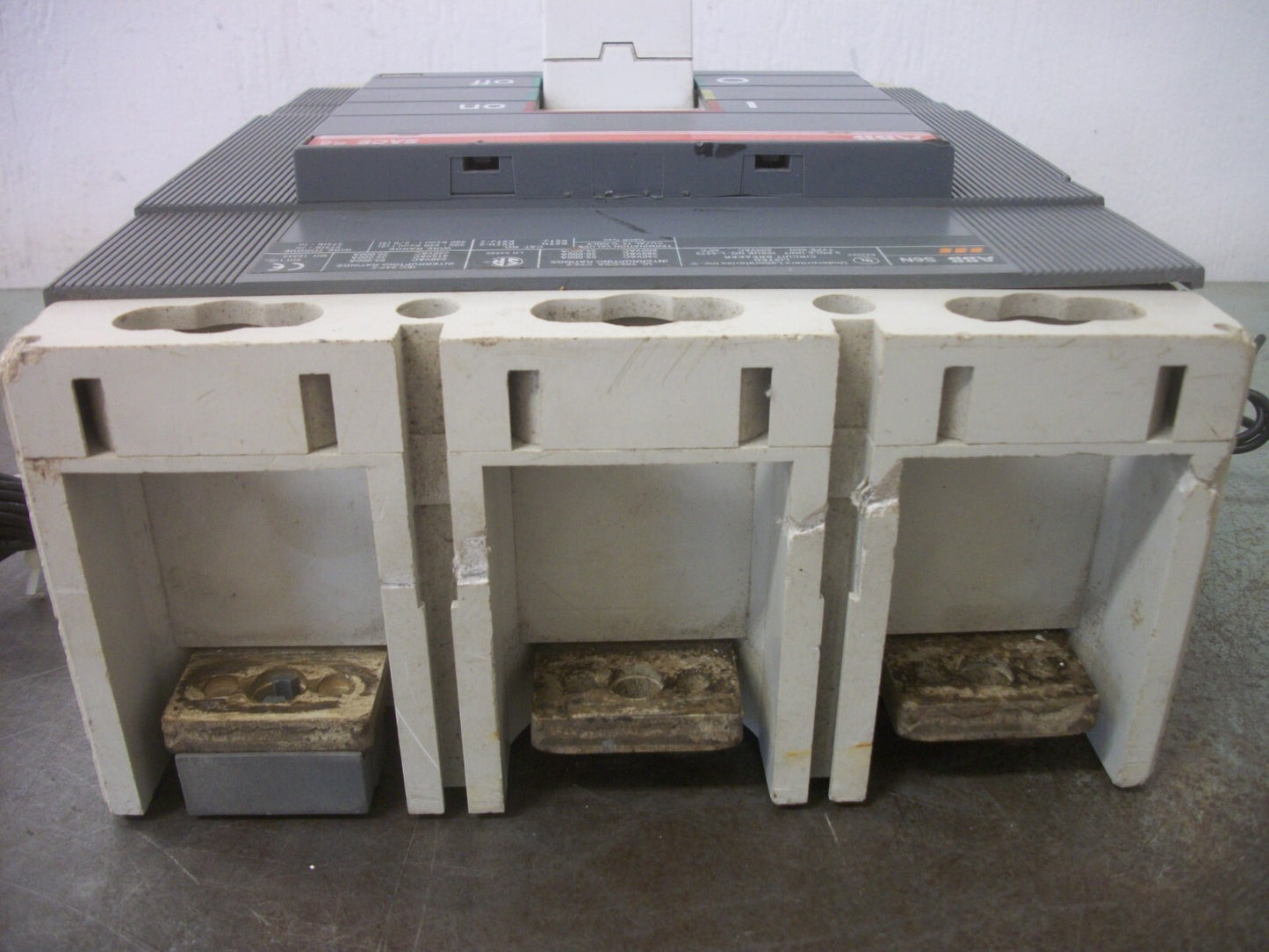 ABB SACE S6 S6N CIRCUIT BREAKER AA00494504 600AMP 600VOLT 3POLE W/SHUNT&AUX