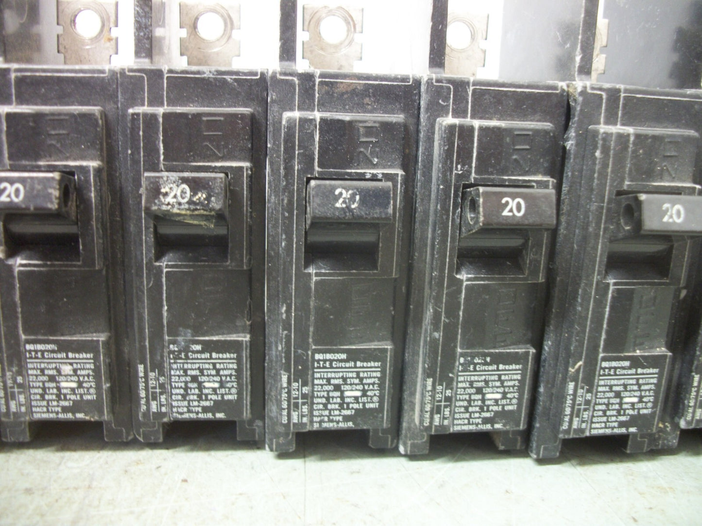 SIEMENS LOT OF 10 BQH CIRCUIT BREAKERS BQ1B020H 20AMP 240VOLT 1POLE