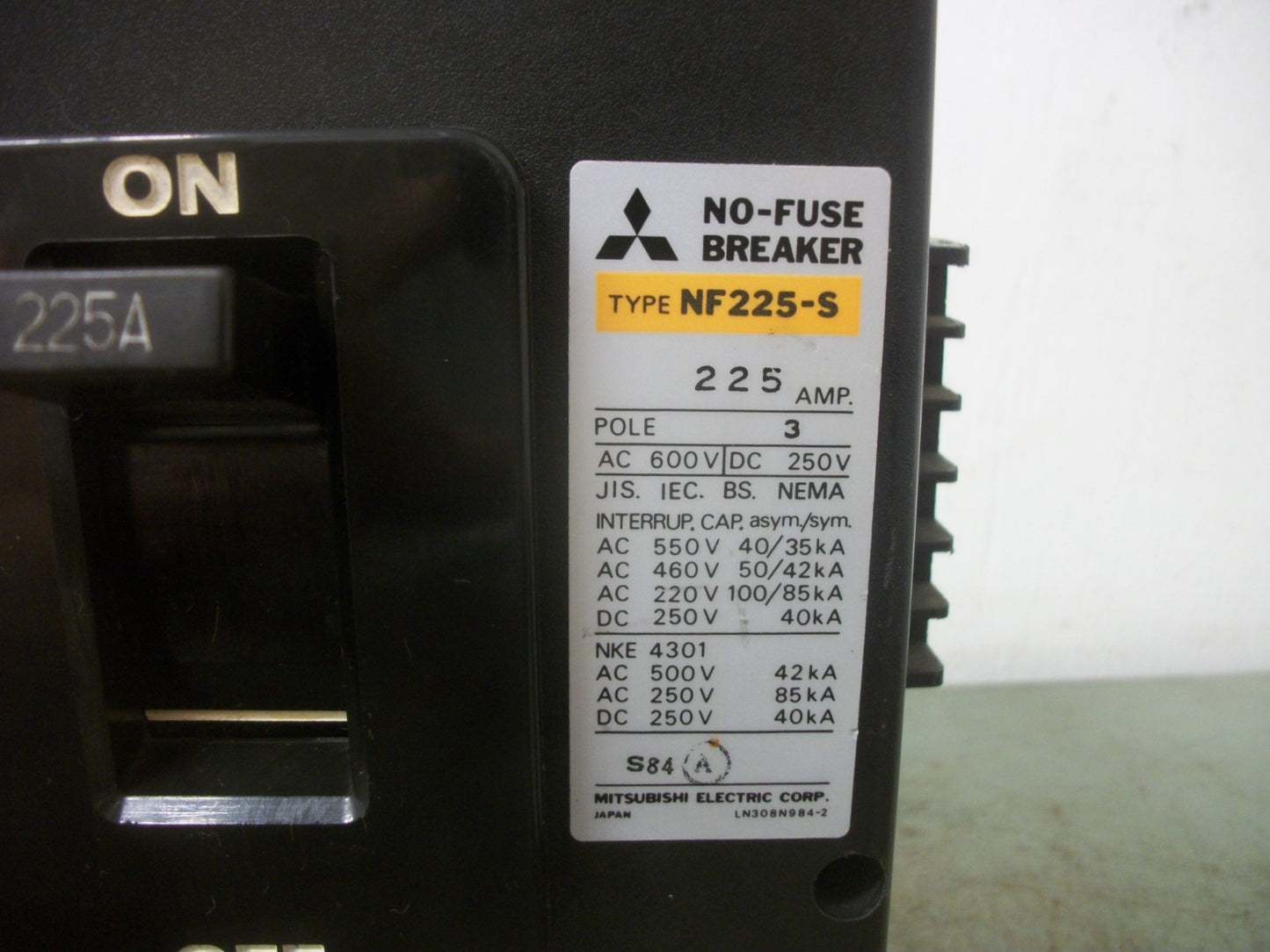 MITSUBISHI NO-FUSE CIRCUIT BREAKER NF225-S 225AMP 600VOLT 3POLE W/SHUNT