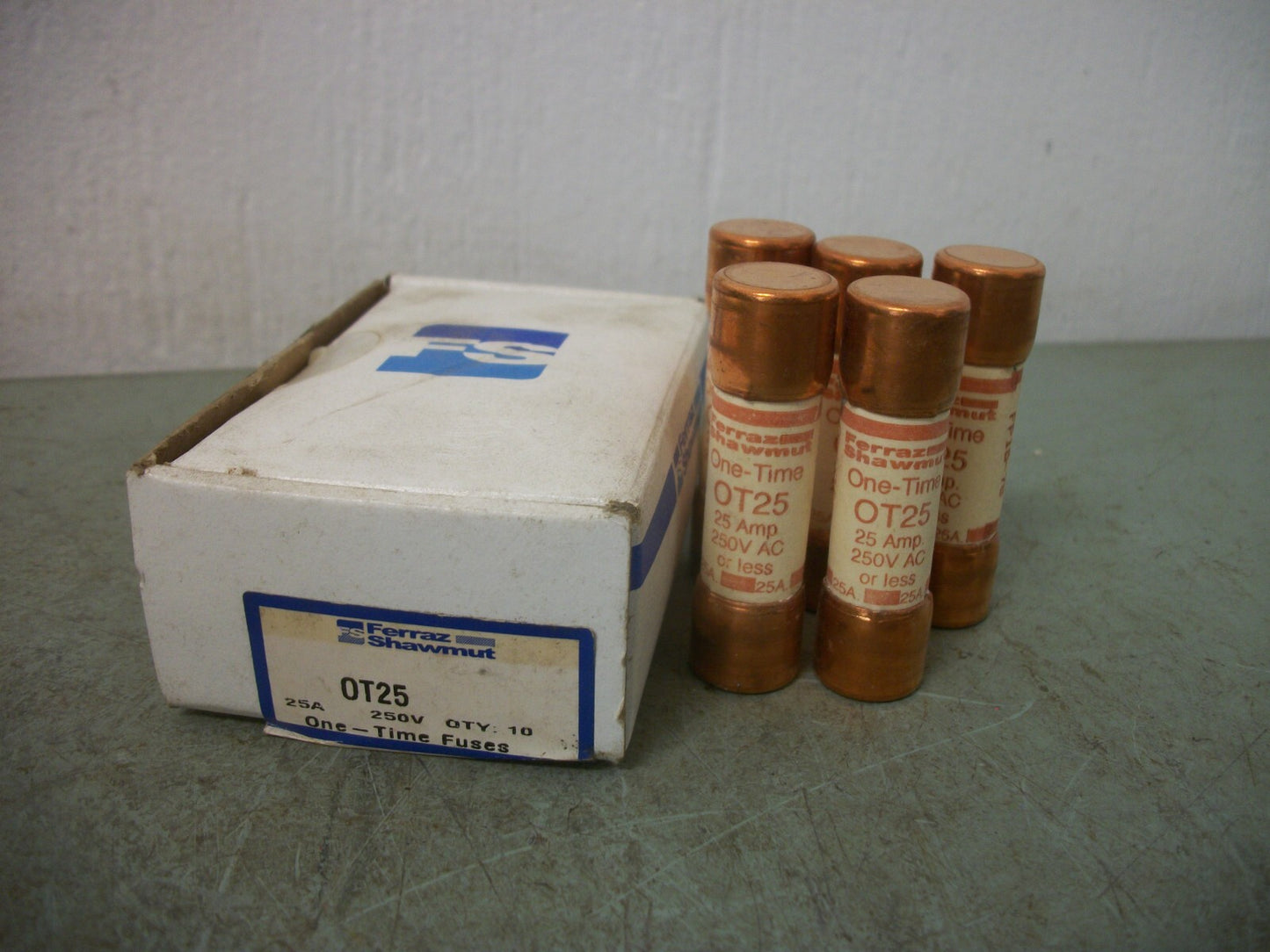 FERRAZ-SHAWMUT BOX OF 5 ONE-TIME FUSES OT25 25AMP 250VOLT NIB
