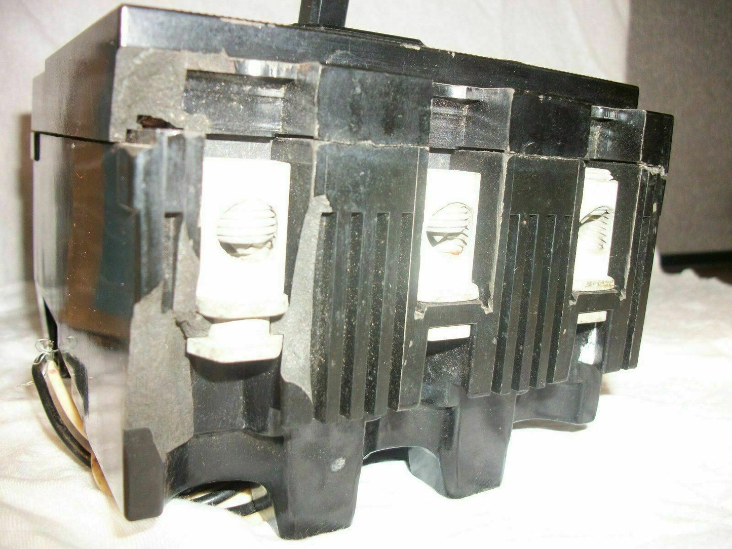 SIEMENS ITE CIRCUIT BREAKER EE3S1000S03 100AMP 240VOLT 3POLE *NIB* CHIPPED