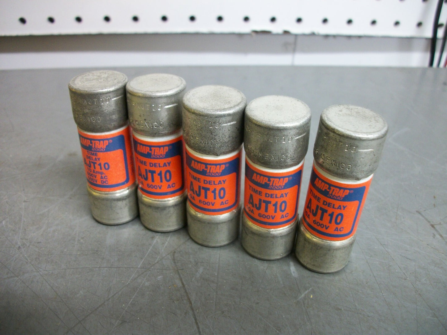 GOULD SHAWMUT LOT OF 5 AMP-TRAP 2000 FUSES AJT10 10AMP 600VOLT NOB