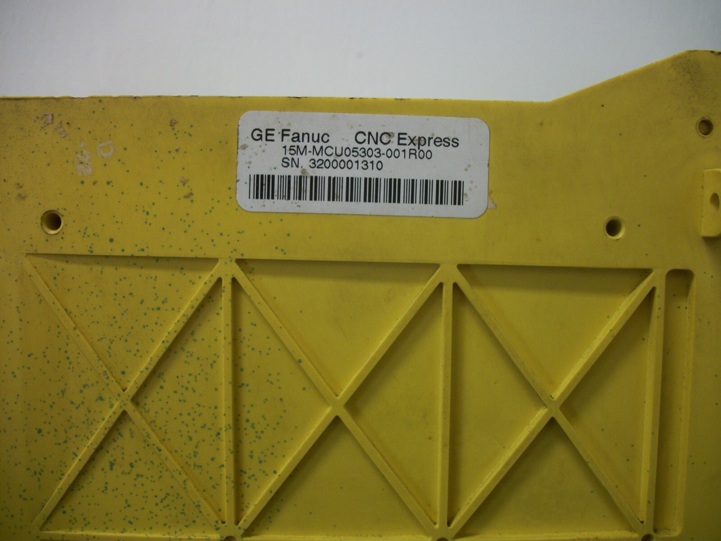 GE FANUC 7-SLOT PLC CHASSIS RACK 15M-MCU05303-001R00