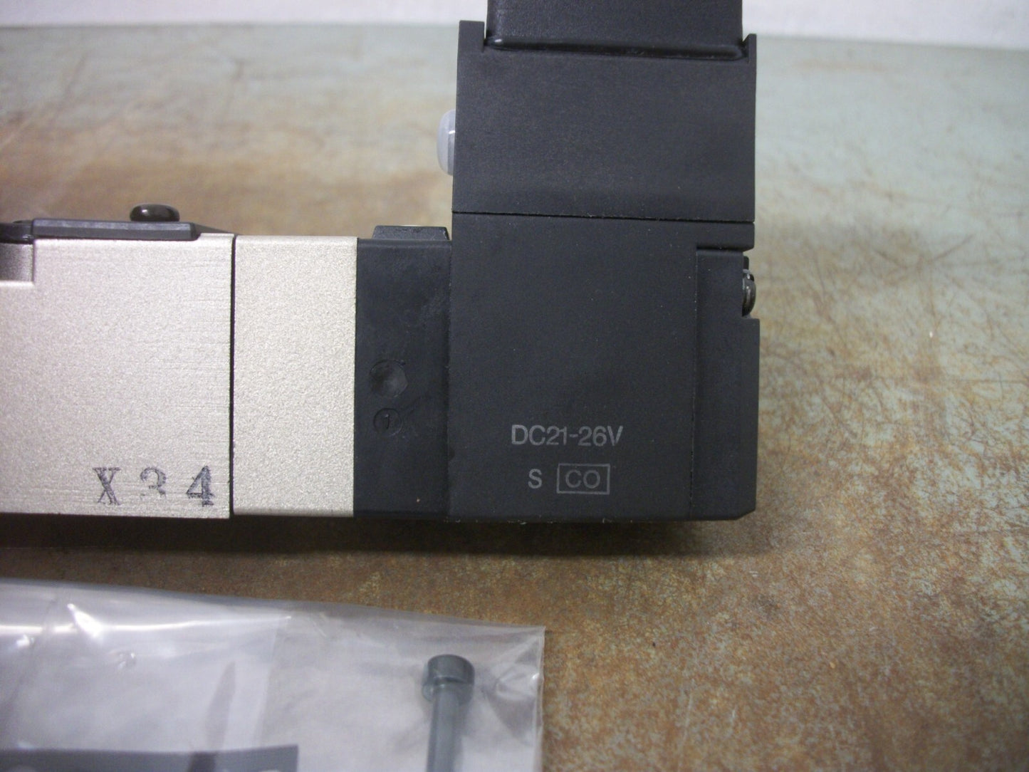 SMC PNEUMATIC SOLENOID VALVE VFS2210-5DZ-X34 0.1-1MPa 21-26VCOIL NOB
