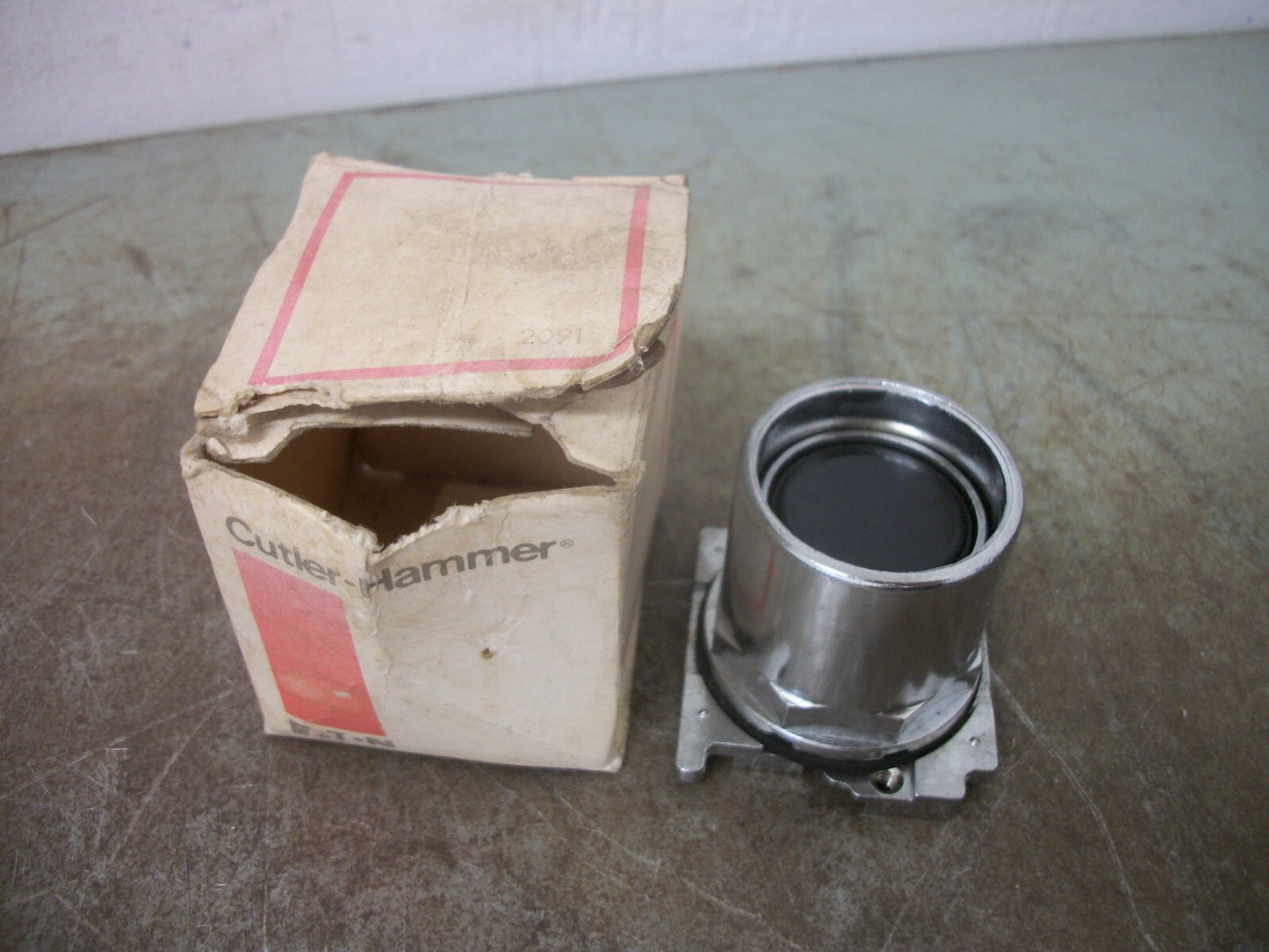 CUTLER-HAMMER BLACK RECESSED PUSHBUTTON 10250T101E NIB