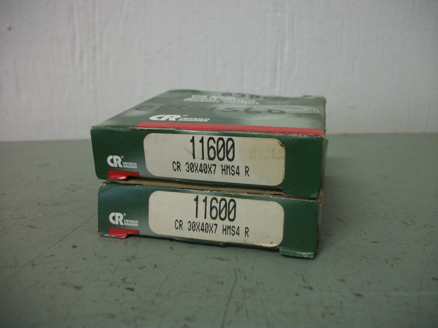 CHICAGO RAWHIDE CR LOT OF 2 30X40X7 HMS4 R JOINT RADIAL OIL SEALS 11600 NIB