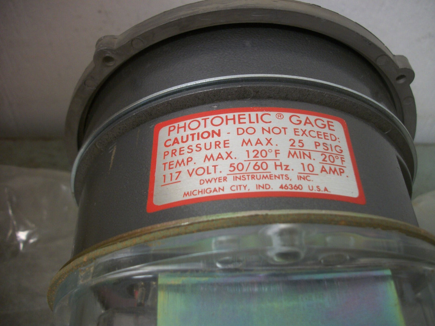 DWYER PHOTOHELIC PRESSURE SWITCH/GAGE 3002 120VOLT 5WATT 25PSIG 0-2" WATER NIB