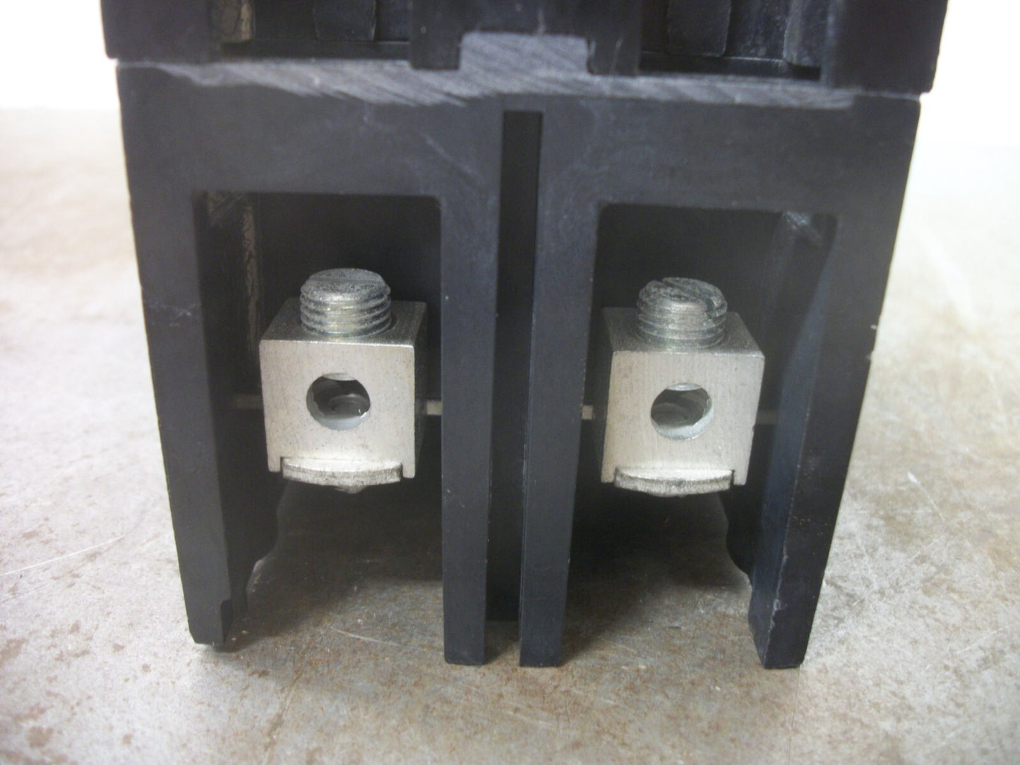 CUTLER-HAMMER EHC CIRCUIT BREAKER EHC2020 20AMP 480VOLT 2POLE NOB