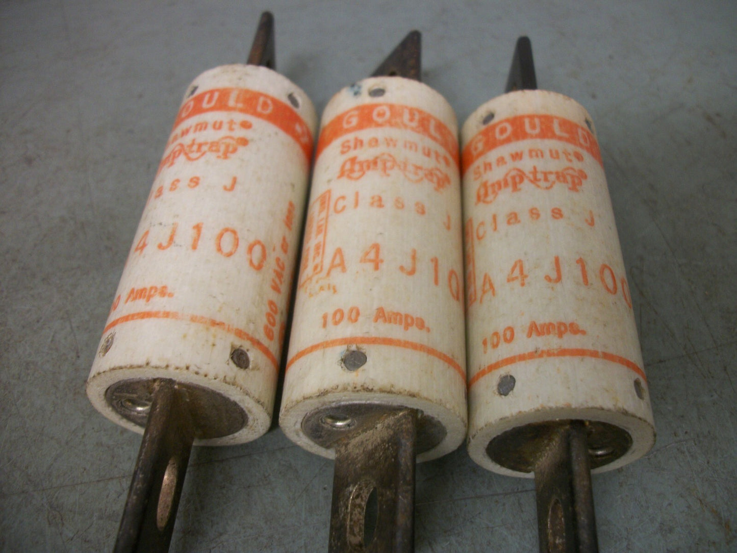GOULD SHAWMUT LOT OF 3 AMP-TRAP FUSES A4J100 100AMP 600VOLT NOB