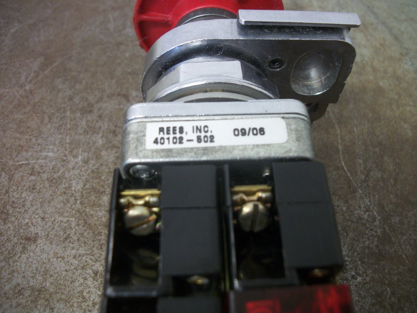 REES RED JUMBO MUSHROOM PUSHBUTTON W/ PADLOCK 40102-502