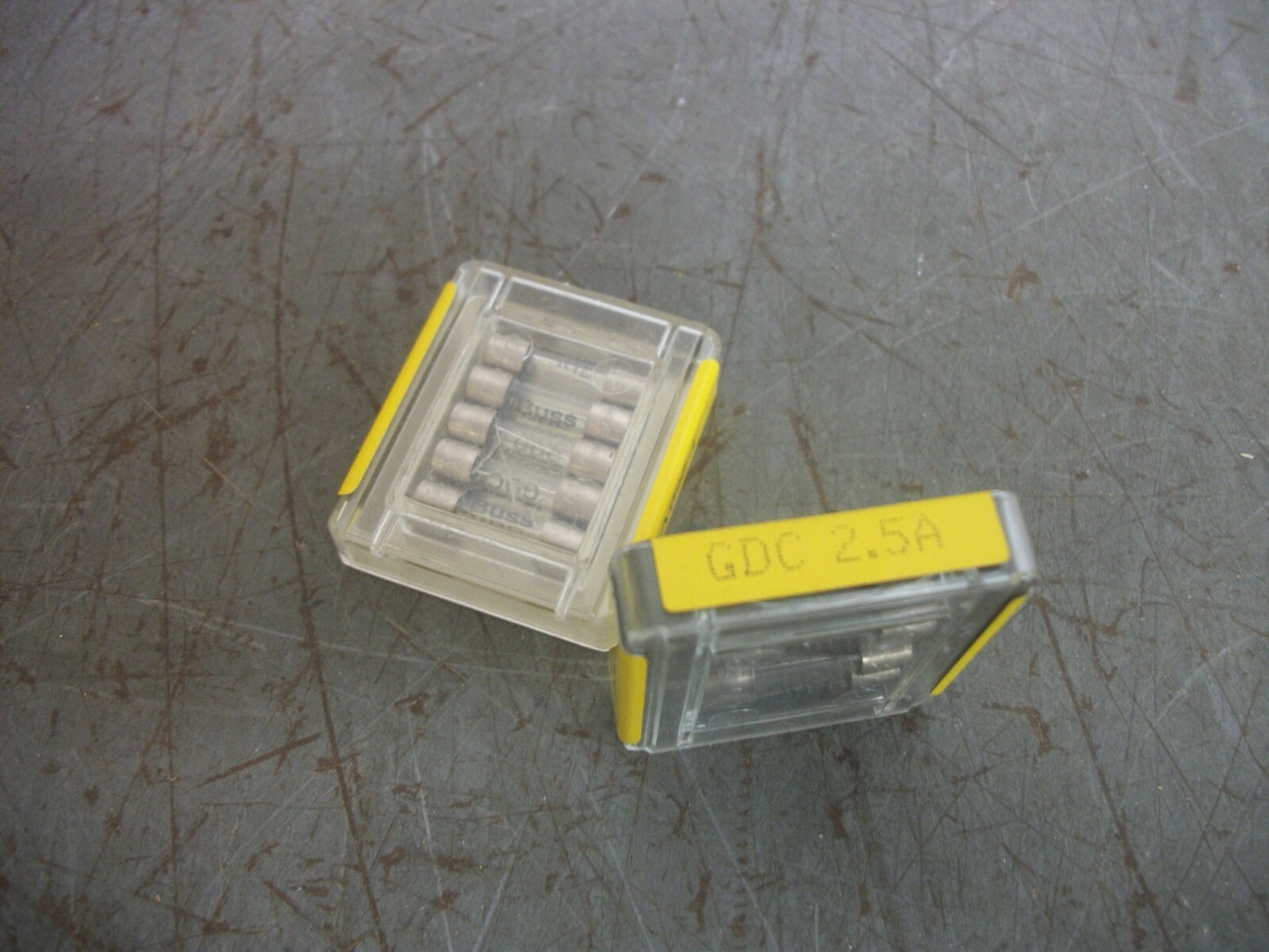 BUSSMANN LOT OF 2 CARTRIDGE FUSES GDC2.5A 2.5AMP 250VOLT NEW