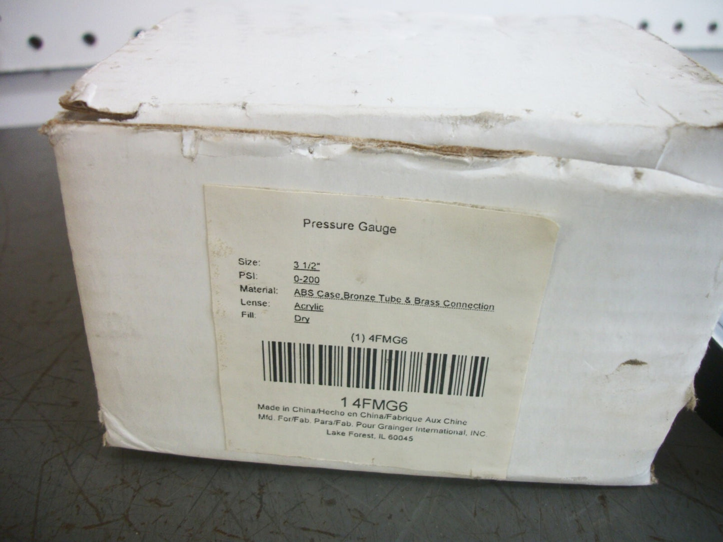 VALUE BRAND 3-1/2" PNEUMATIC PRESSURE GAUGE 4FMG6 0-200PSI NIB