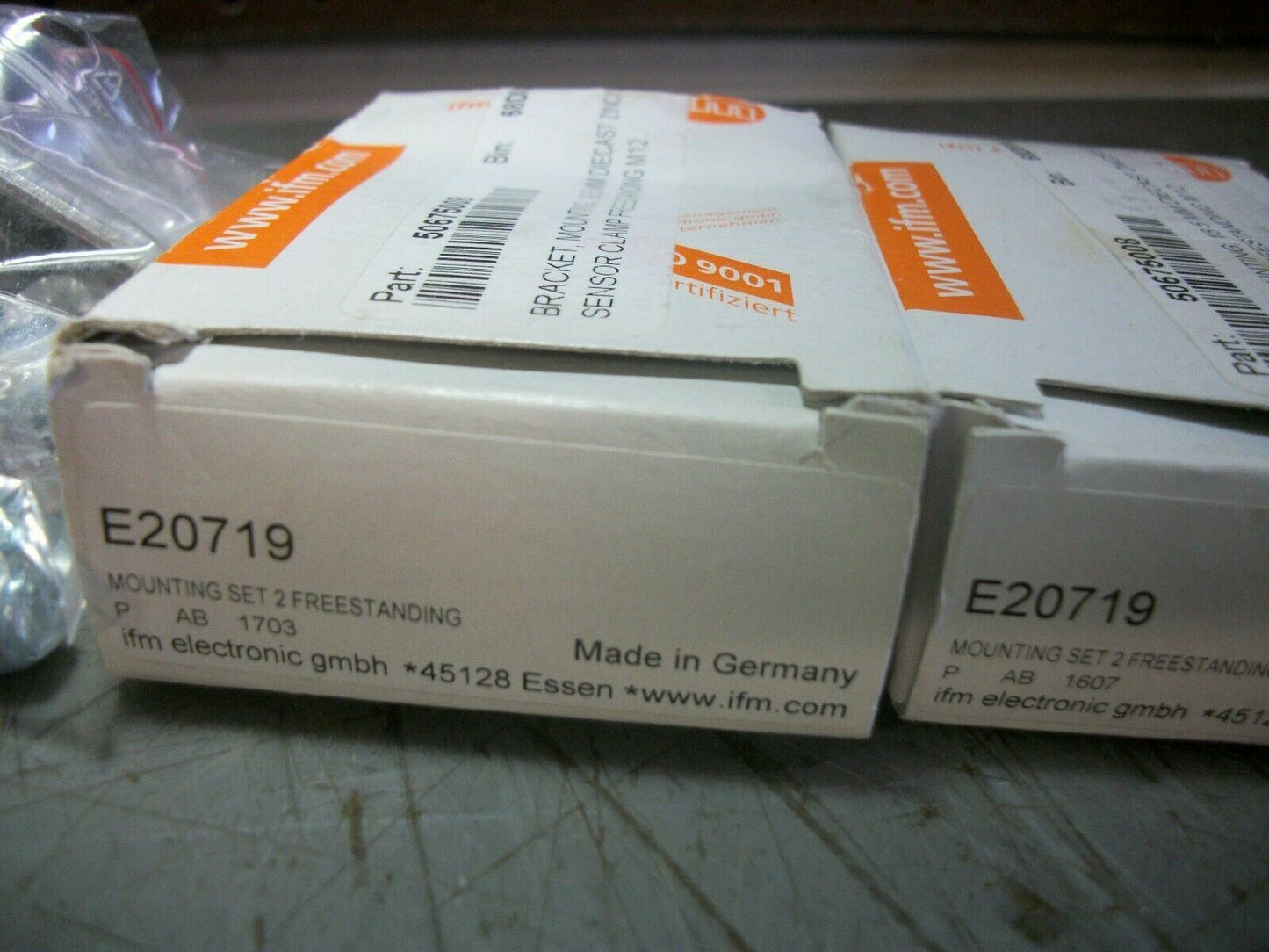 LOT OF 2 IFM EFECTOR 18.5MM DIECAST SENSOR CLAMP BRACKET MOUNTS E20719 NIB